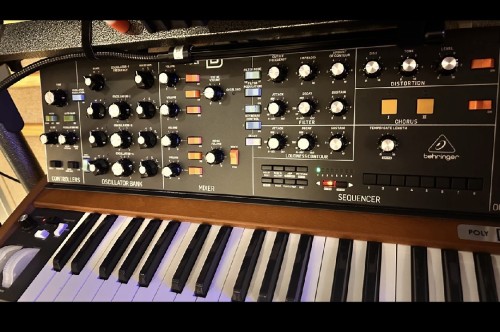 Behringer POLY D